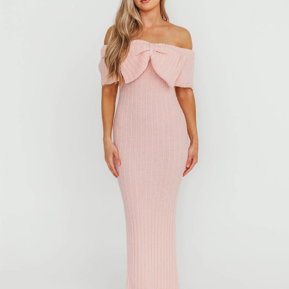 Elegant Pink Off-Shoulder Maxi Dress